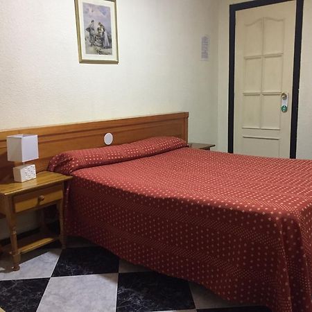 Hostal Jacinto Alcalá de Henares Zewnętrze zdjęcie