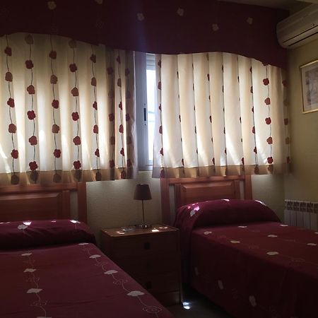 Hostal Jacinto Alcalá de Henares Zewnętrze zdjęcie