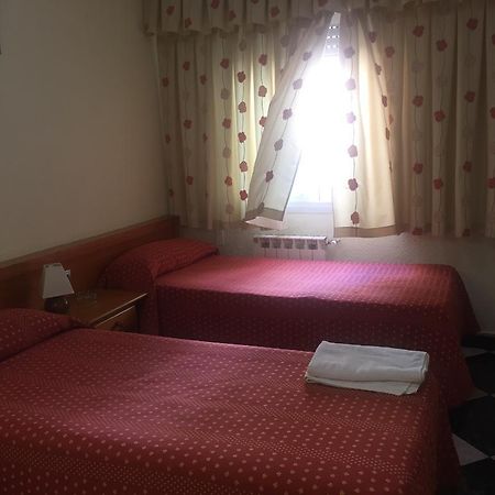 Hostal Jacinto Alcalá de Henares Zewnętrze zdjęcie