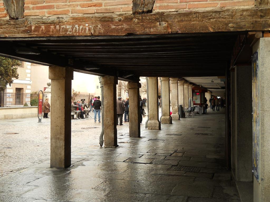 Hostal Jacinto Alcalá de Henares Zewnętrze zdjęcie