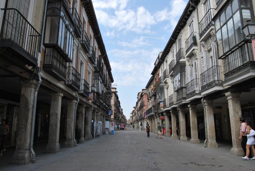 Hostal Jacinto Alcalá de Henares Zewnętrze zdjęcie