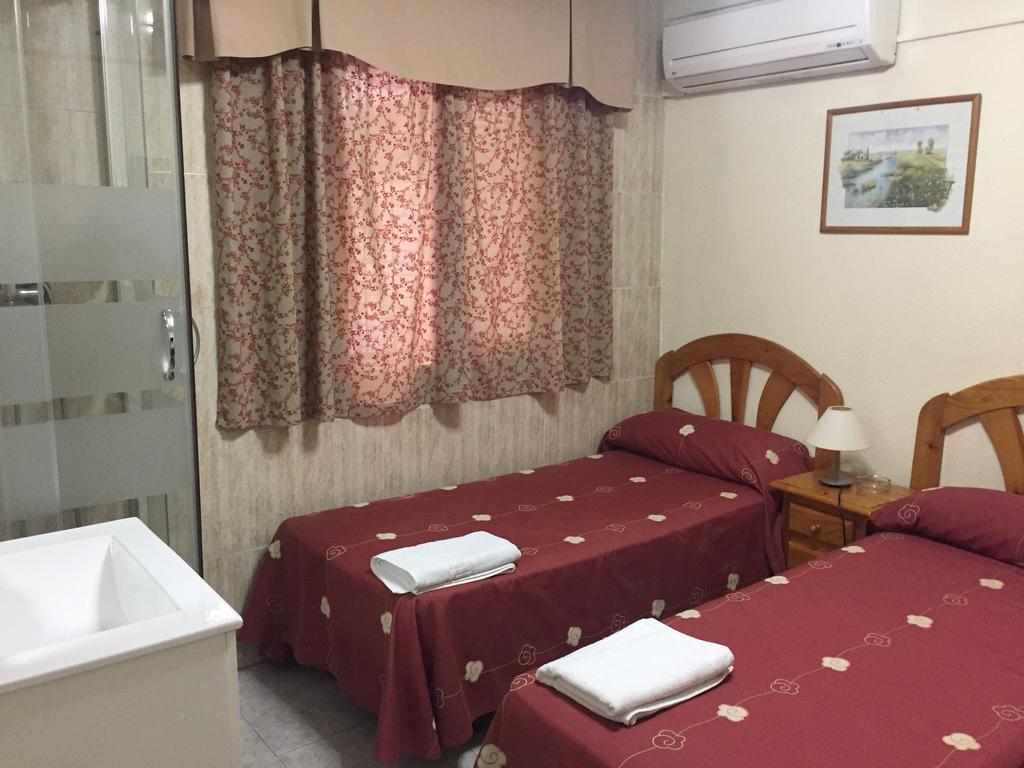 Hostal Jacinto Alcalá de Henares Zewnętrze zdjęcie
