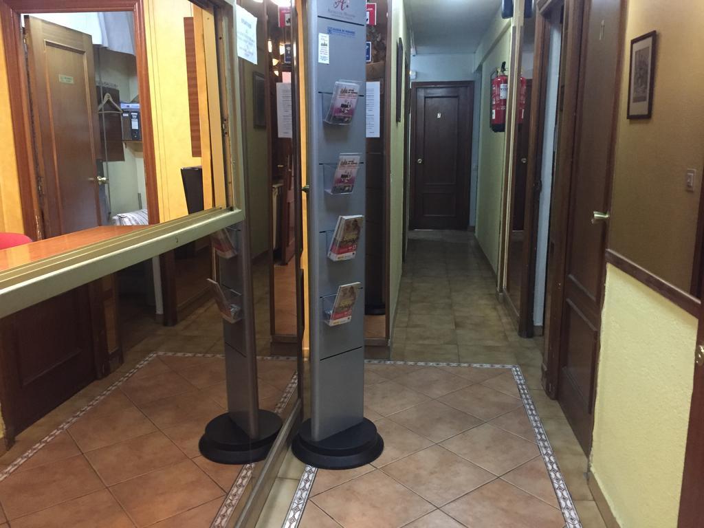 Hostal Jacinto Alcalá de Henares Zewnętrze zdjęcie