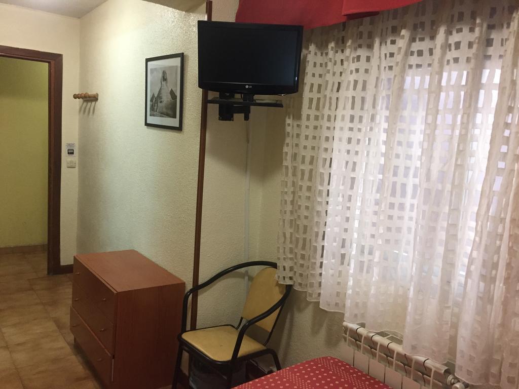 Hostal Jacinto Alcalá de Henares Zewnętrze zdjęcie