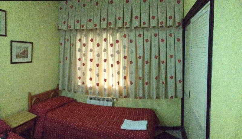 Hostal Jacinto Alcalá de Henares Zewnętrze zdjęcie