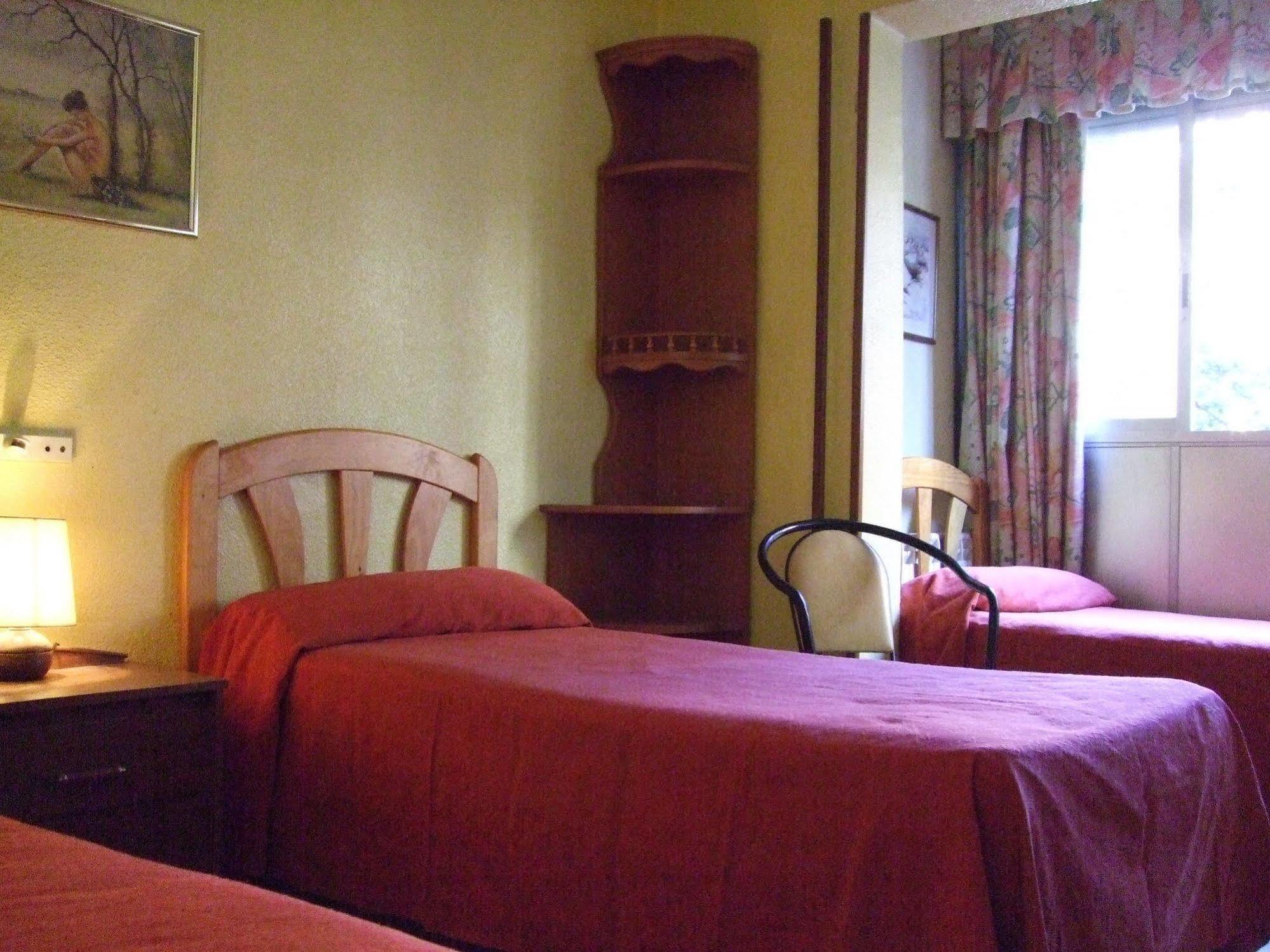 Hostal Jacinto Alcalá de Henares Zewnętrze zdjęcie