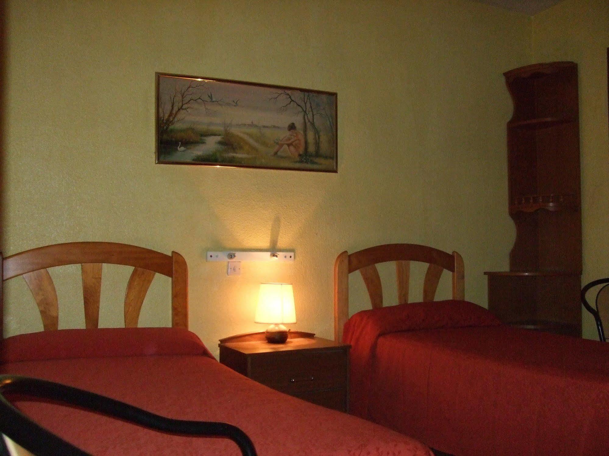 Hostal Jacinto Alcalá de Henares Zewnętrze zdjęcie