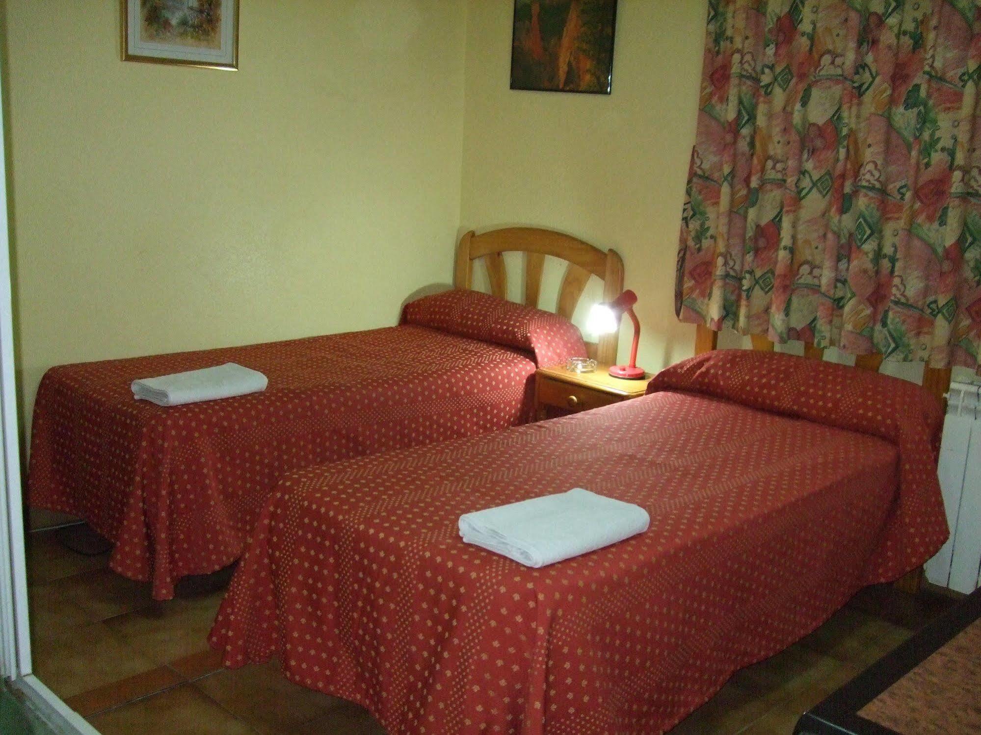 Hostal Jacinto Alcalá de Henares Zewnętrze zdjęcie