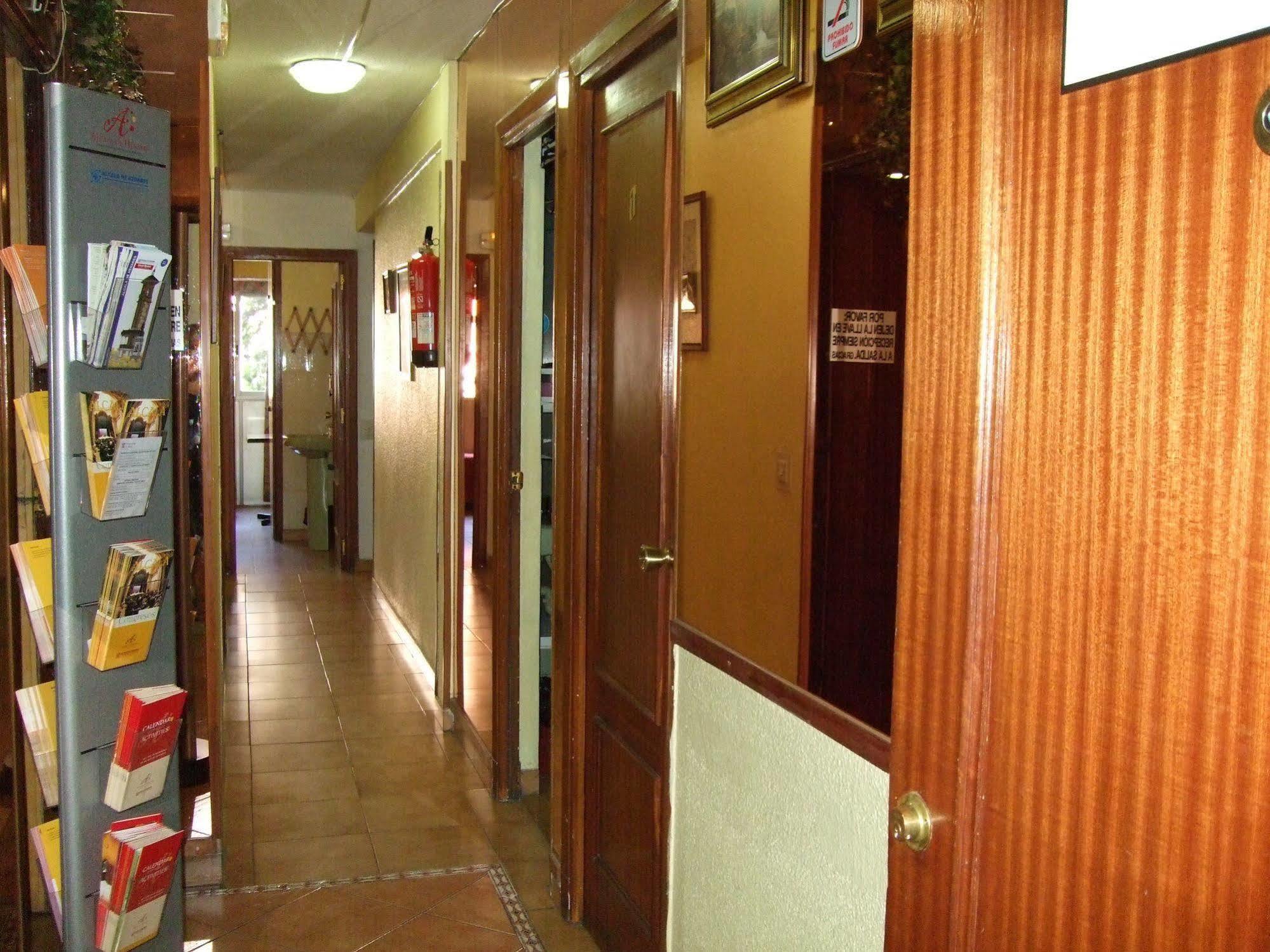 Hostal Jacinto Alcalá de Henares Zewnętrze zdjęcie